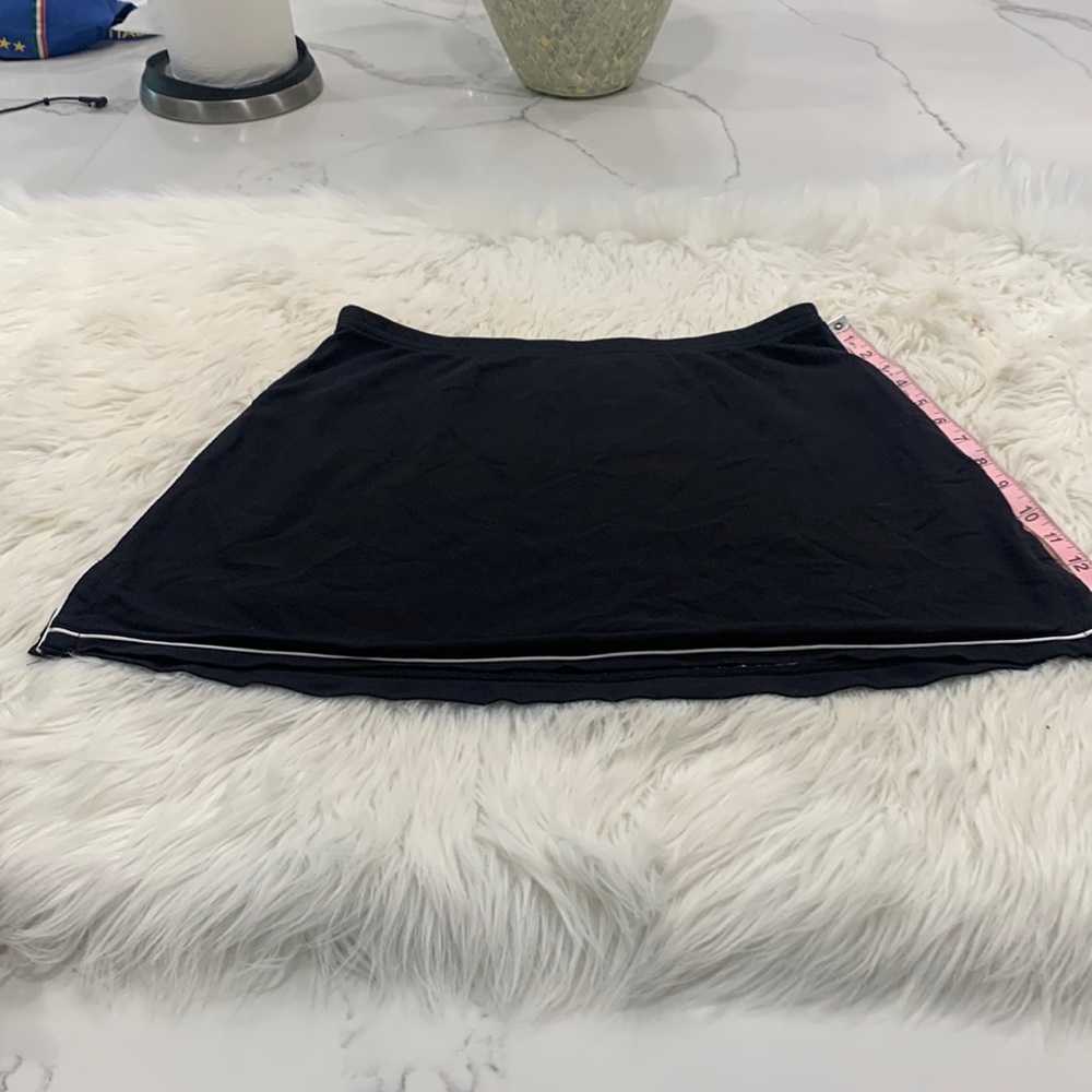TAIL Vintage Active Wear Short Skirt. Black with Thin White hem stripe. M(720)